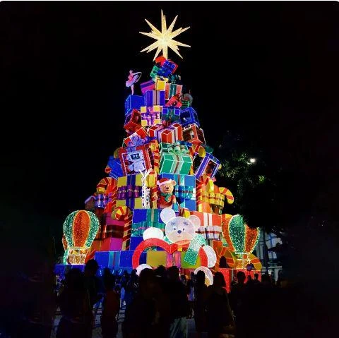 Sculptural Christmas Tree catalogue design reference