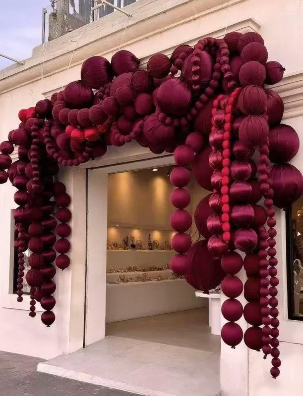 Red Bauble Decorative Entrance Frame — yxgm12