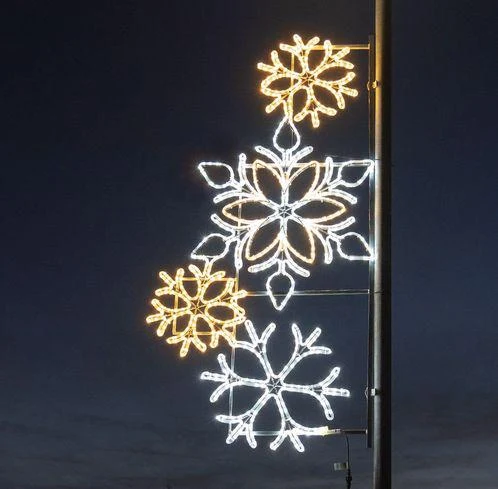 White and Gold Vertical Snowflake Motif — DP029