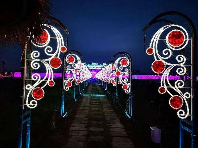 Ornamental Red and White Pole Motif Light — DP025